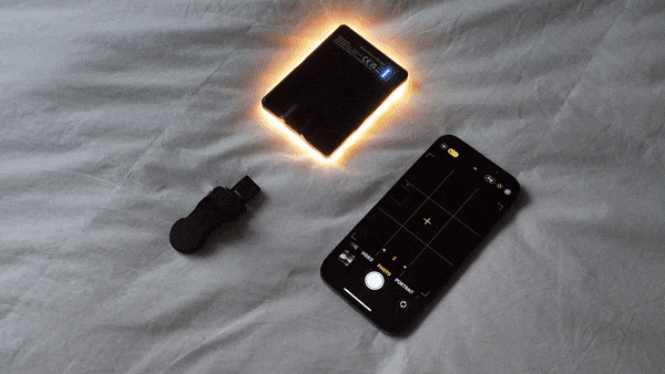 attaching ez selfie light to a mobile phone whilst lit